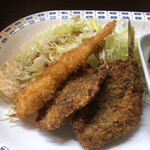 居喰処 光 - 2020/11/19
      本日の日替り アジ エビフライ定食 500円