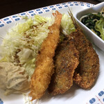 居喰処 光 - 2020/11/19
      本日の日替り アジ エビフライ定食 500円