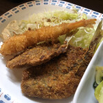 居喰処 光 - 2020/11/19
      本日の日替り アジ エビフライ定食 500円