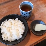 衣笠そば - 御飯(小) 漬物付 150円(税込)