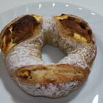 コンテシュール - 黒胡椒クリームチーズ 230円(税別)