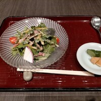 若会席大和館 - サラダ、漬物
