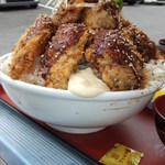 ゆうき食堂 - マグロの特製ソースかつ丼大盛り横から