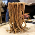 自然派中華 クイジン - 濃厚！黒胡麻豆乳担々麺　麺リフト