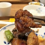 自然派中華 クイジン - 栗豚の酢豚　豚肉リフト