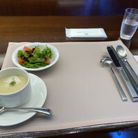 厳選洋食さくらい - セットのサラダ、ポタージュ