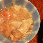 いけす料理 魚伊智 - 小鉢、海老と豆腐の料理。味付けは和風。