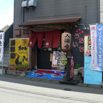 どちらかと言うと住宅街にあります。魚の美味しそうな佇まいです。