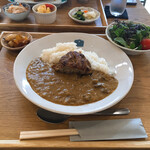 ベジッポ食堂 - カレー＋ハーフハンバーグ