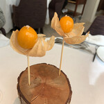 プレヴナンス - ほおずきの砂糖コーティング お祭りを彷彿とさせる一品。今年は縁日行かれなかったからね。 シェフの気遣い。