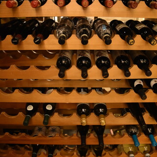 You can enjoy a variety of drinks, including a wide variety of wines.
