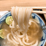 丸亀製麺 - 【2020年08月】すだちおろし冷やかけ（並）＠450円、麺アップ。