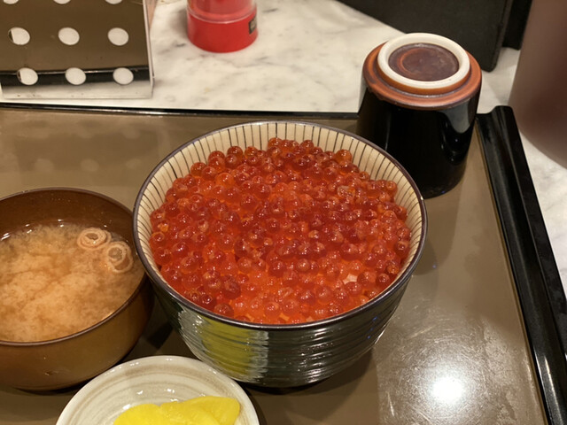 ぺりーのいくら丼 ぺりーのいくらどん 日本橋 海鮮丼 食べログ