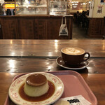 GOOD TOWN DOUGHNUTS - 『cafe latte¥650』 『放し飼いの卵のカスタードプリン￥550』