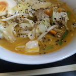 めんくい亭 - 野菜たっぷりピリ辛ラーメン８５０円