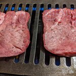 焼肉 六甲園 - 厚切りタン1