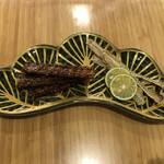 ひさご寿し - 琵琶湖の天然うなぎの骨のたれ焼きとカマツカの骨せんべい