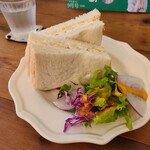 フラワーグリーン＆カフェ パスリ - ポテトのサンドイッチです。