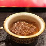 にくの匠 三芳 - 但馬牛のコンソメに白トリュフ。