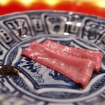 にくの匠 三芳 - 定番の牛タン昆布〆。何度食べても特上の美味しさ。