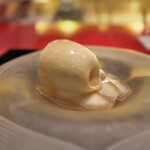 にくの匠 三芳 - マスカルポーネのアイスと洋梨コンポート。マスカルポーネがめちゃウマ！！