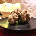 にくの匠 三芳 - ふたを開ければトリュフの香りがカウンターにあふれます(^O^)