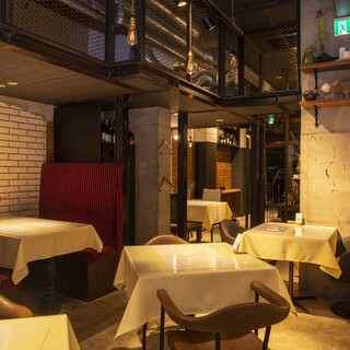 【1F】シーンを選ばず使えるテーブル席