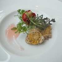 アロマクラシコ - 千葉県産 花悠仔豚の香草パン粉焼き 丸唐辛子のツナソース詰め