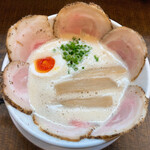 ラーメン家 みつ葉 - 豚CHIKIしおチャーシューメン