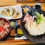 うどん 色彩 - 左上:舞たけ天左下:ミニ牛めし右:ぶっかけ 冷 麺大盛