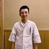 のぐち 継 - ご主人の吉田さんは、35歳とお若くお公家さんのような顔立ちだが、ご出身は九州長崎の五島。