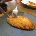 kitchen俊貴 - ステーキバーグ：新鮮な和牛のミンチ、卵黄、ニンニク醤油、岩塩 で焼きあげられた 中がまさにレアなハンバーグ！　　　　　2020.11.12