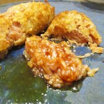 kitchen俊貴 - ステーキバーグ：新鮮な和牛のミンチ、卵黄、ニンニク醤油、岩塩 で焼きあげられた 中がまさにレアなハンバーグ！　　　　　2020.11.12