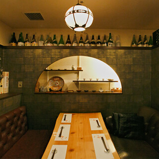 扉が閉まる完全個室
                                          4〜5名席
                                          
                                          室料10%頂きます。