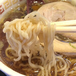 陽華亭 - 典型的な釧路ラーメンの麺。