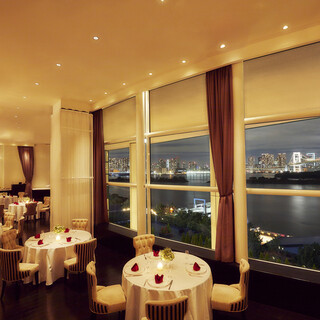 Luxurious and gorgeous ♦ A wonderful location to enjoy the night view with a glass of champagne in hand ♪