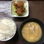 居喰処 光 - 2020/11/20
            本日の日替り 豚汁唐揚げ定食 500円