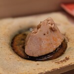 鮨みやもと - あん肝　　出汁に浸かっています。出汁にはあん肝が固くならないように味醂を使わず赤酒を使うそうです