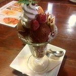 雪詩慕雲 - チョコレートパフェ。