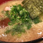 Motsunabe Miyawaki - 背脂しょうゆラーメン