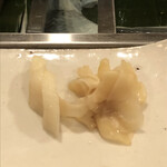 楠本 - 箸休め(自家製のガリとお新香)