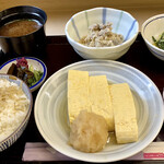 Kyou No Chisou Hannariya - 網焼肉付セット 1,850円（税込2,030円）。
                        「お昼のセット」に網焼肉が付き、ご飯がちりめんじゃこご飯になったランチメニュー♪