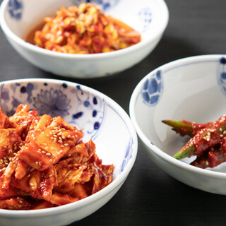 Raw kimchi is essential for chopstick rest. Increase your immunity by eating lots of kimchi