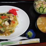 季さく - 中華丼の全貌