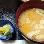 季さく - 漬物と味噌汁