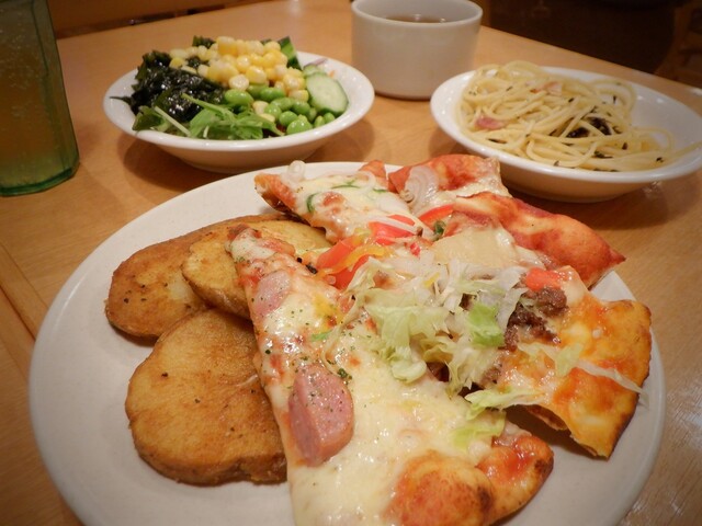 シェーキーズ 横浜西口店 Shakey S 横浜 ピザ 食べログ シェーキーズ 横浜西口店 Shakey S 横浜 ピザ 食べログ