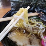 らーめん 信玄 南６条店 - 麺リフトアップ