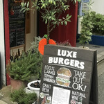 Luxe Burgers & Sunny'S Table - 