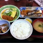 鳥まん - 煮さんま定食¥550