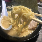 Yokohama Iekei Ramen Zenkiya - 麺リフト\(//∇//)\